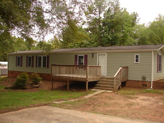 Building Photo - Fantastic two bedroom, two bath split floorplan in Clover, SC
