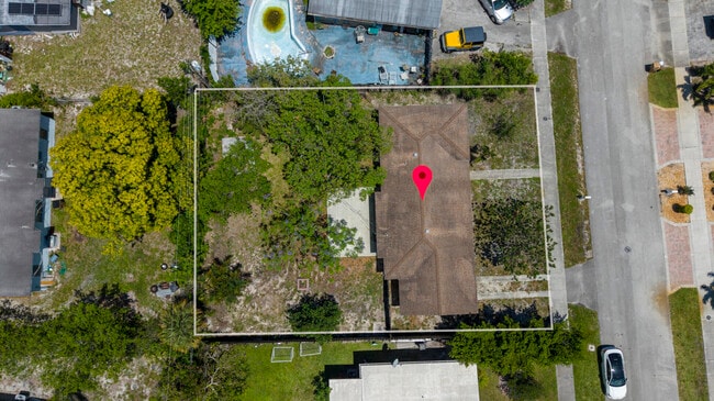 Photo - 261 NE 42nd St