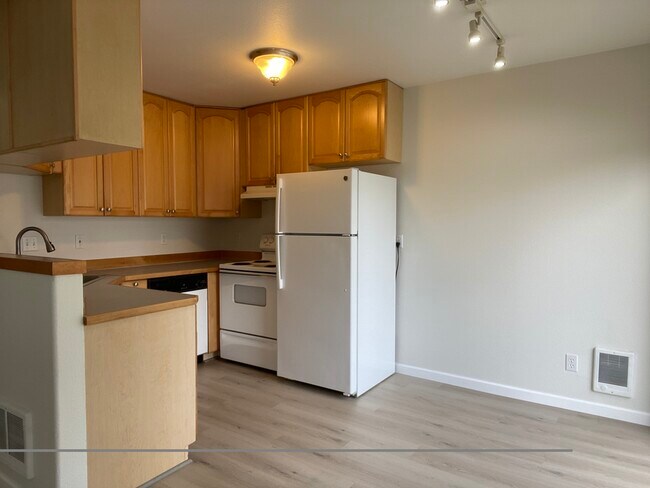 Photo - 1301 Nehalem Ave