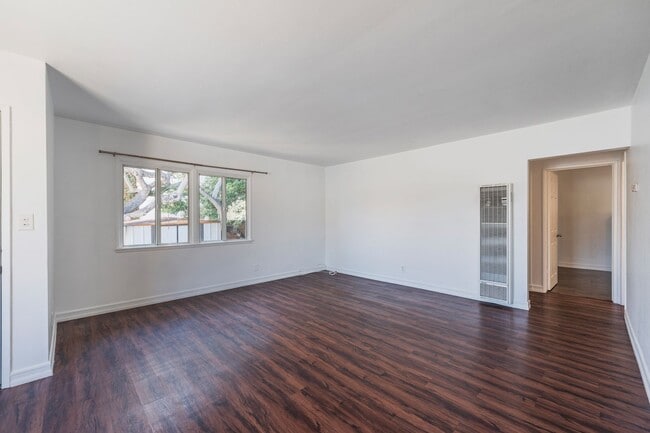 Photo - 1710 Marshallfield Ln