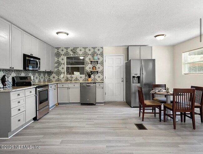 Photo - 2833 Emily Ln