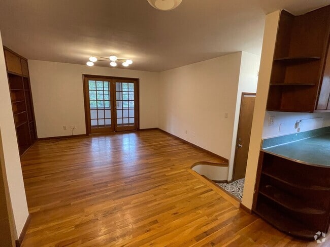 Building Photo - Great 2nd Floor 2 Bedroom, 1 Bath In Duckpond Rental