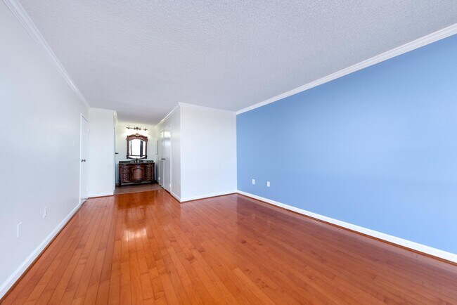 Photo - 5300 Holmes Run Pkwy