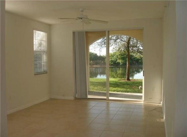 Photo - 2440 E Preserve Way Unidad 101