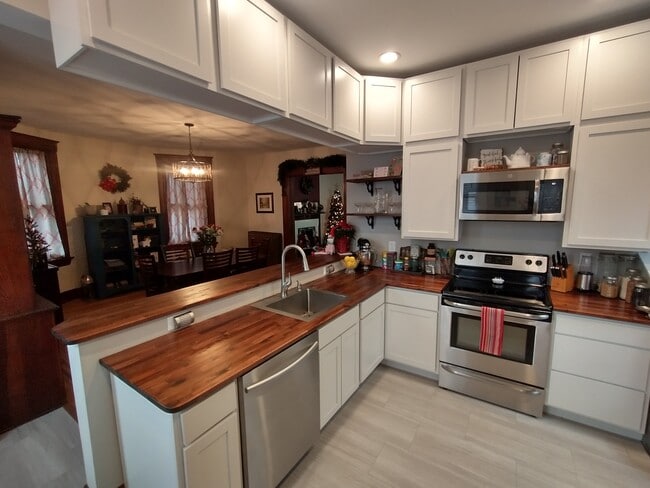 Building Photo - 2229 Maplewood Ave Unit Mt Auburn Rental