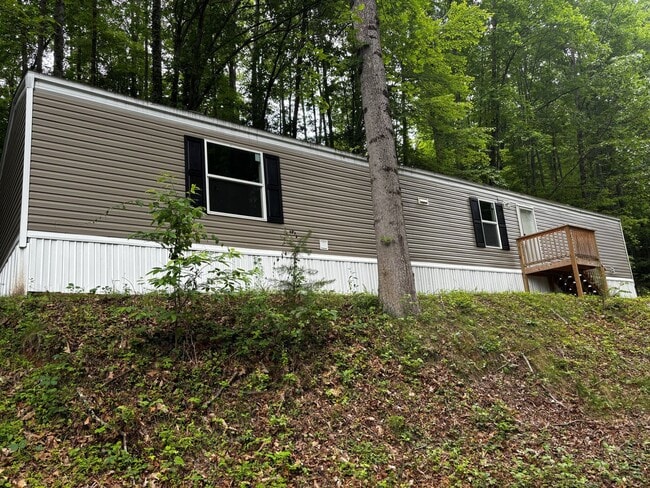 Building Photo - $1600 Newer Mobile Home for Rent - 3bed/2 bath Near Lake Junaluska Unit PIO Lot 16