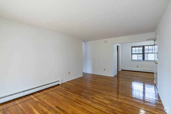 1BR, 1BA - 675SF - Living Room - North Mountain Ridge