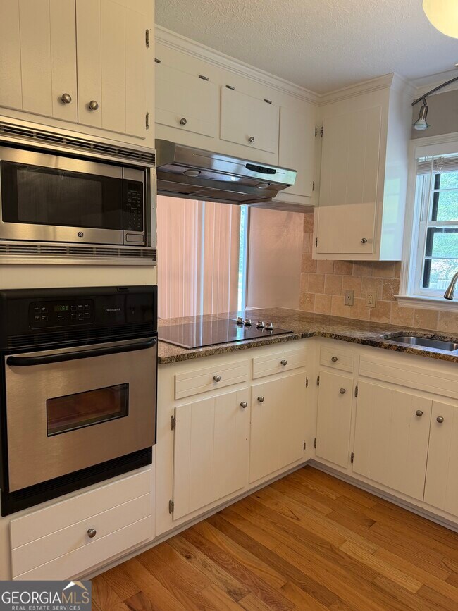 Photo - 402 Skyline Dr
