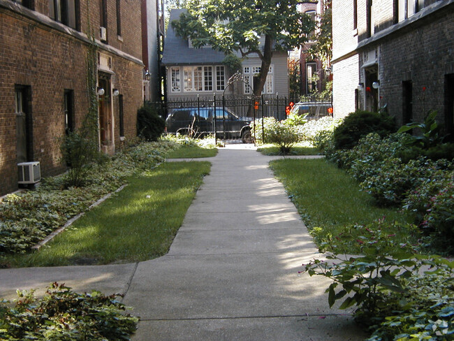 Building Photo - 3157 N Hudson Ave Unit C1 Rental