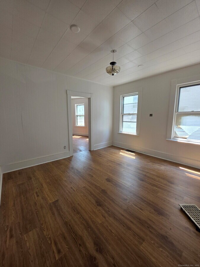 Photo - 269 N Main St Apartamento