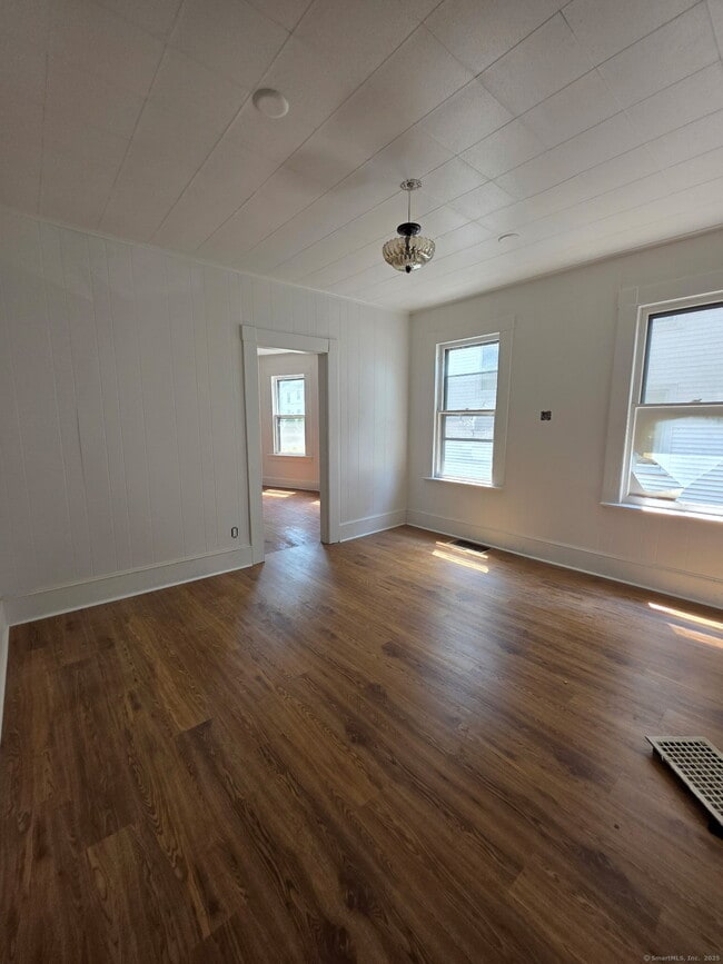 Building Photo - 269 N Main St Rental