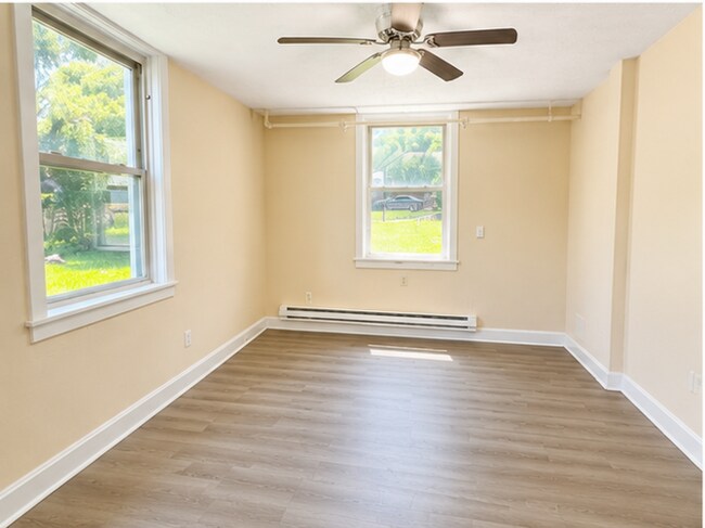Photo - 116 W B St