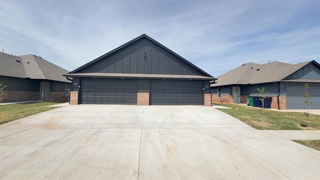 Photo - 11415 University