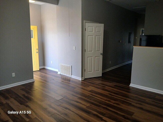 Photo - Newly renovated 3 bedroom close to UofL an...