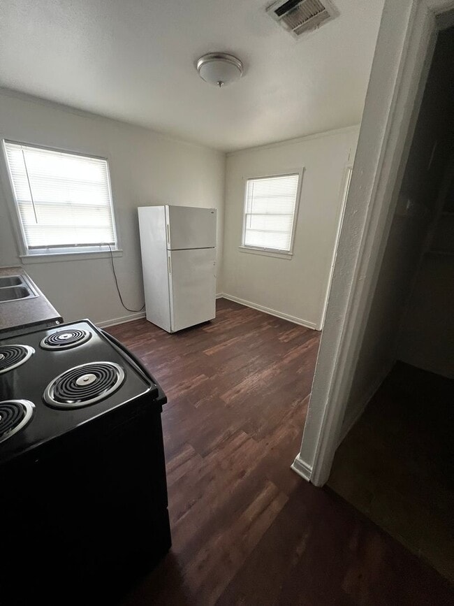 Photo - 2662 Olive St