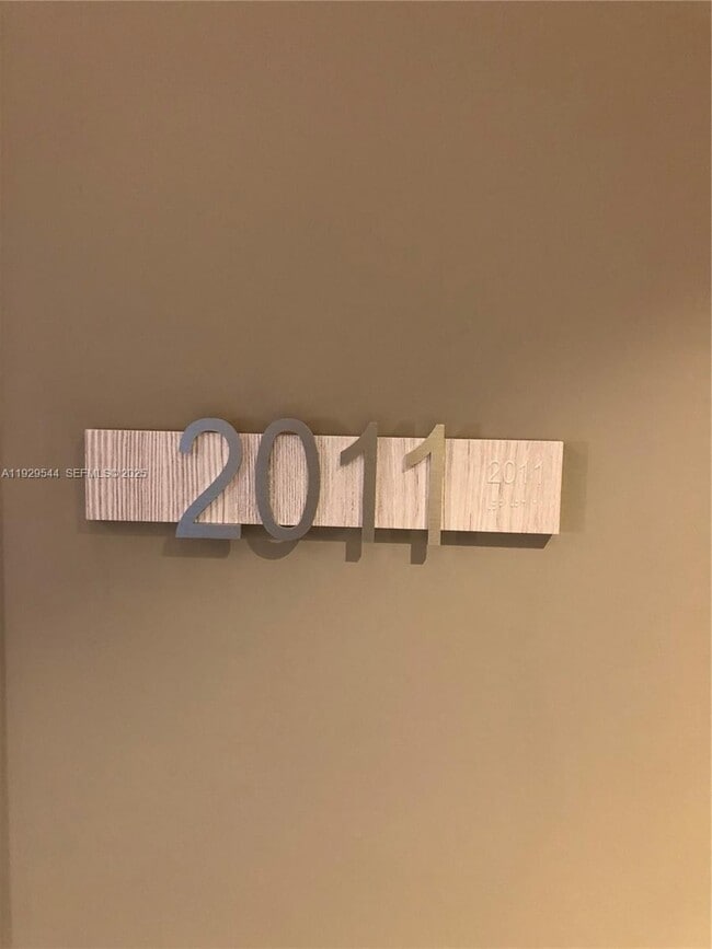 Building Photo - 1000 Brickell Plaza Unit 2011