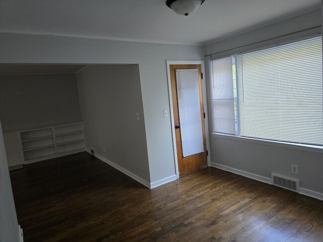 Photo - 2385 Rutherford Rd