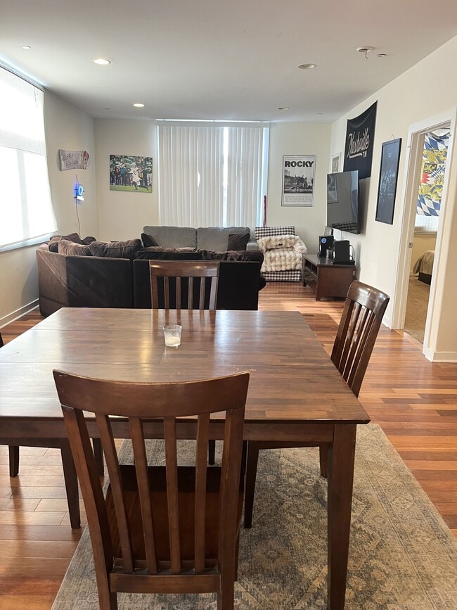 Photo - 1829 Vineyard St