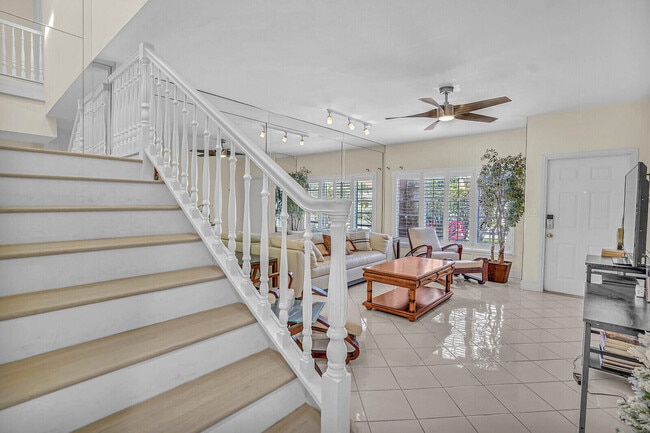 Photo - 584 SE 20th Ave Unit 2