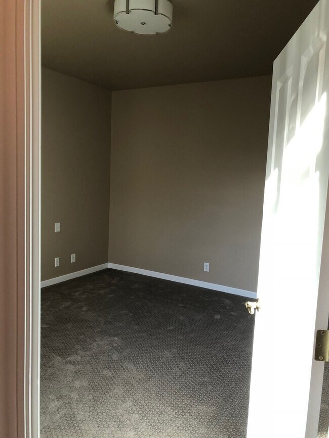 Photo - 2063/2069 Lakewind Unit 2069