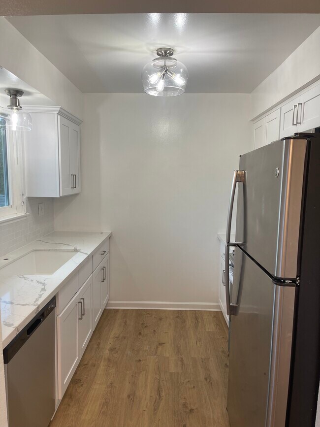 Kitchen - 1265 Manchester Dr Unit 3