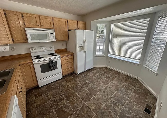 Photo - 3 bedroom Parkside Townhome!