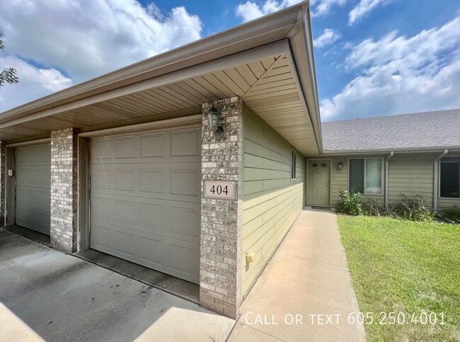 Spacious 1 Bedroom Townhome in Brandon, SD! - Spacious 1 Bedroom Townhome in Brandon, SD! Unit 404