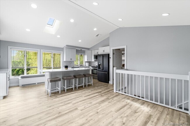 Photo - 4 Candlewood Birches