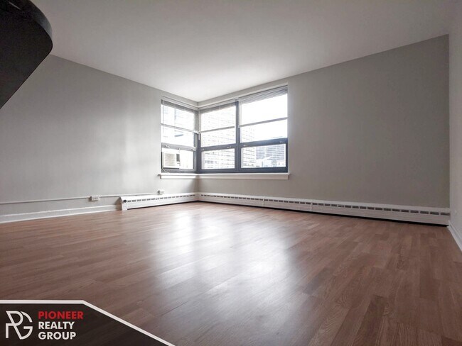 Photo - 433 W Wellington Ave