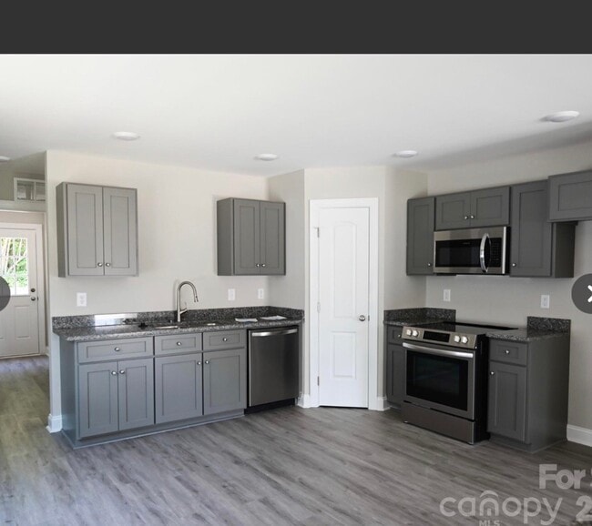 Photo - 385 Harrel St