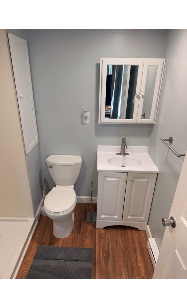 bathroom - 4442 Freer St Unidad 4442 apt 2 a
