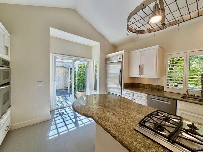 Photo - 1185 Starr Ave