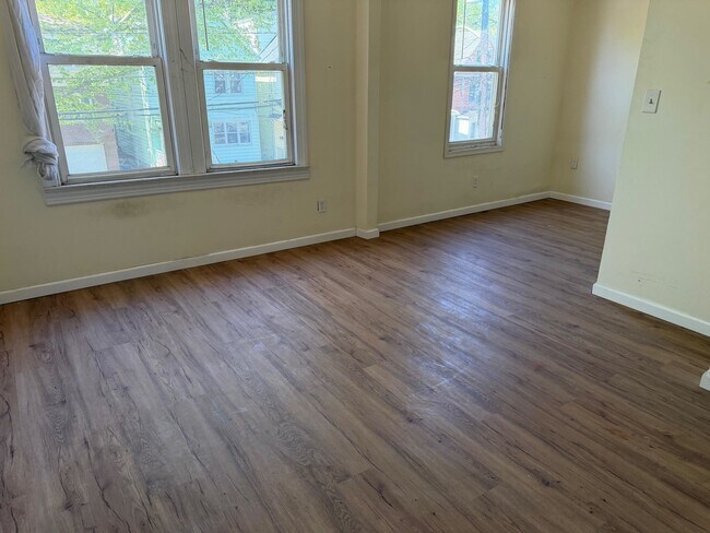 Photo - 68 Condict St Unit 2