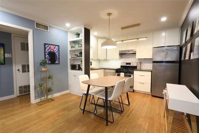 Photo - 1304 Summit St Unit 209