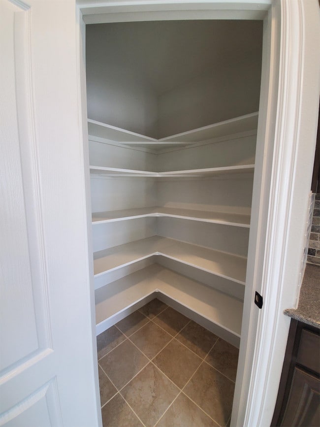 Photo - 504 Endicott Dr