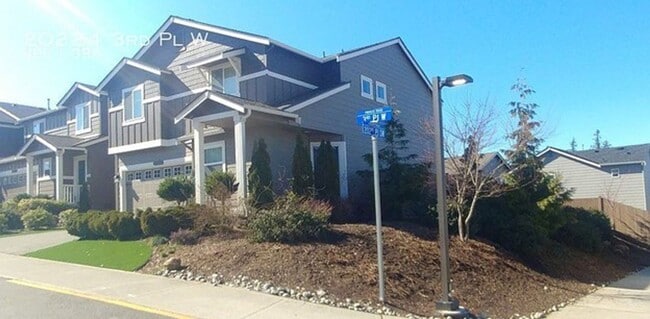 Luxurious Home in Lynnwood with 4 bed and ... - Luxurious Home in Lynnwood with 4 bed and ...