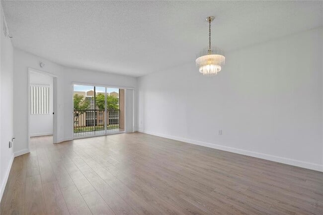 Photo - 9537 Weldon Cir Condo Unit i309