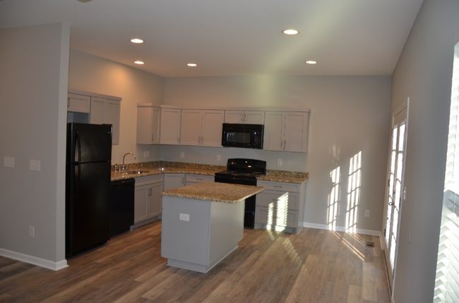 Photo - 1565 14th Ave NE