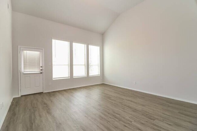 Photo - 8225 Runner Oak Ln