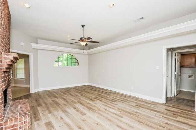 Photo - 752 Bryan Dr