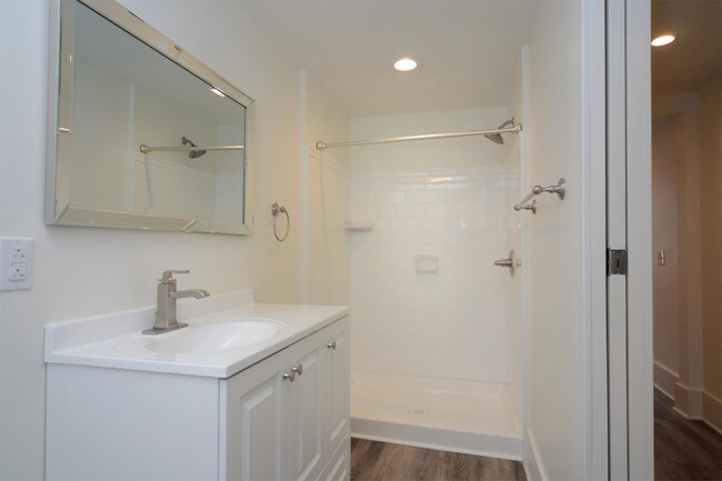 690 3rd St Unit 3