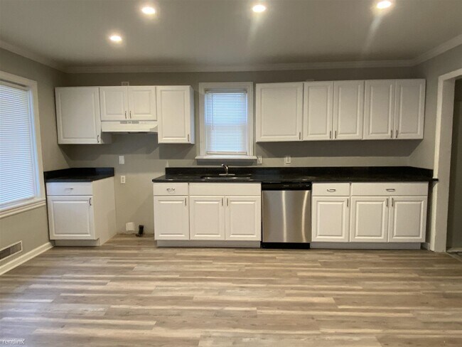 Photo - 3 br, 1.5 bath House - 18752 Kenosha St