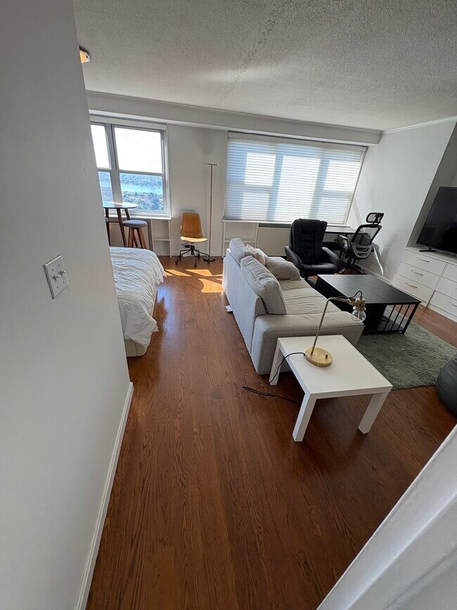 Building Photo - 151 Tremont St Unit 26H