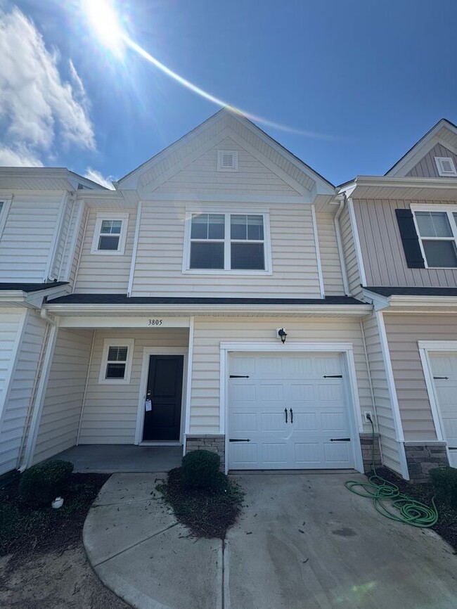 Building Photo - Beautiful 3-Bedroom 2-Baths Home with Gara...