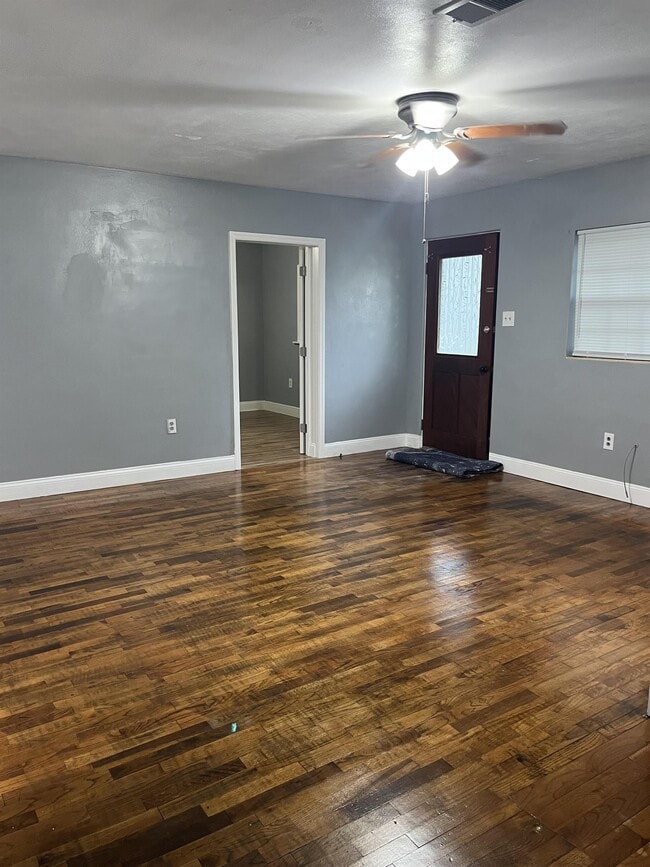 1412 E Voorhis Ave