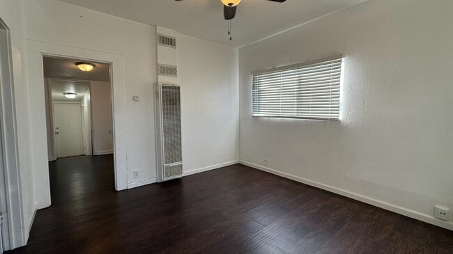 Photo - 813 W 6th St