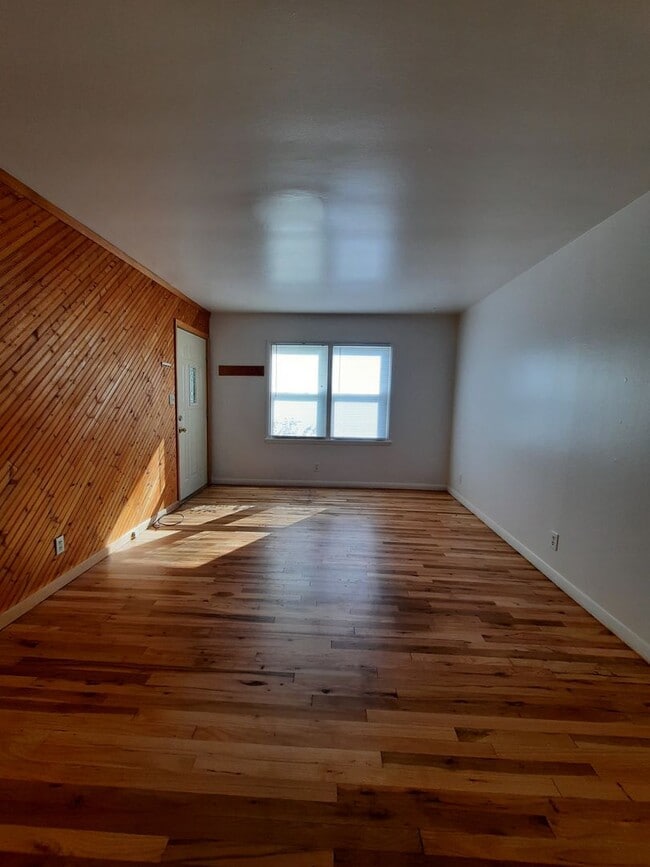 Photo - 2 BED | 1 BATH | DUPLEX | WEST