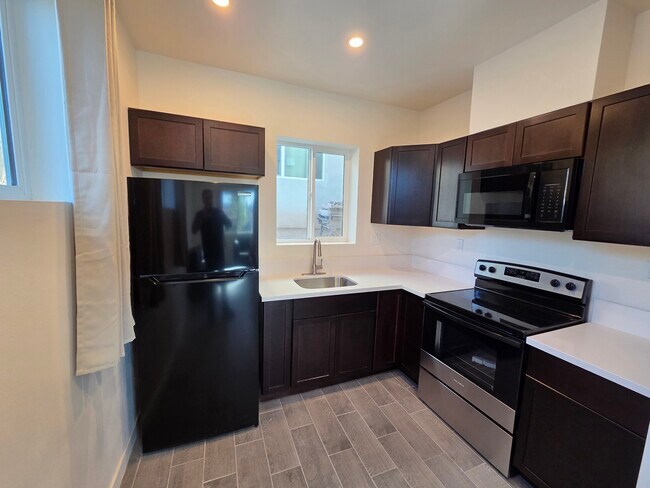Building Photo - 855 Winston Dr Unit 855