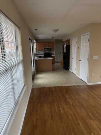 Photo - 7403 Sarnia Pl