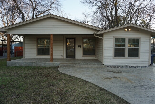 Building Photo - 1601 W Felix St Rental